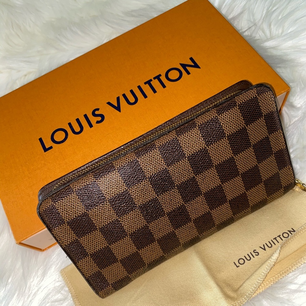 ❌SOLD❌Louis Vuitton zippy wallet